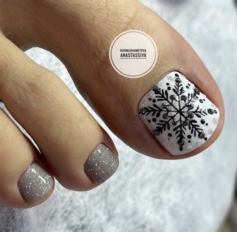 Winter Pedicure 2024, Snowflake Toes Nails, Winter Toe Designs, Toe Nails Ideas Christmas, Pedicure Designs Toenails Christmas, Christmas Toenails 2023, Snowflake Pedicure Designs, Christmas Pedicure Colors, Winter Toenail Designs