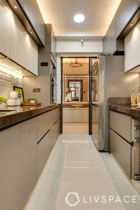 This 1,100 sq. ft. Apartment in Mumbai Offers Clean and Stylish Storage Ideas Stylish Storage Ideas, Kitchen Colour Combination, Modern Kitchen Design White Natural Wood, Modern Kitchen Design Grey, Diy Kitchen Backsplash, Kitchen Design Modern White, Kitchen Interior Design Decor, Kitchen Interior Design Modern, Kitchen Design Plans