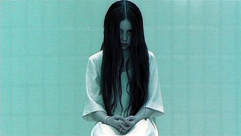 "Samara" of The Ring (US Version), easy Halloween costume for long hair =) Ring Movie Horror, The Ring Movie Horror, The Ring Movie, The Ring 2002, Samara Morgan, Ring Movie, Ring Horror, Gif Terror, Creepy Kids