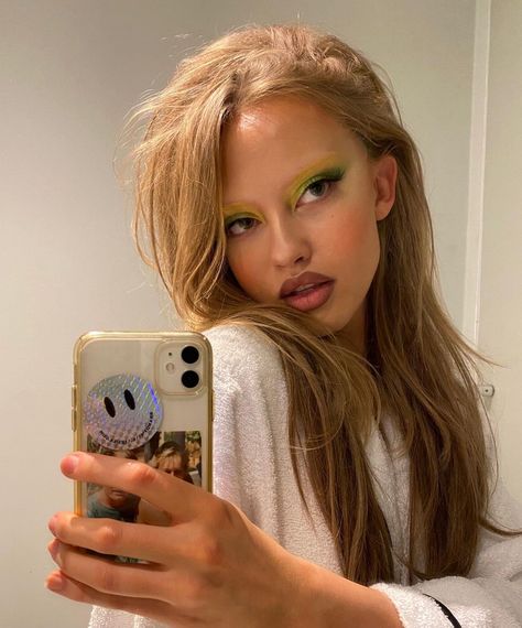 Lulu Reynolds on Instagram: “causal day at the office” Bleached Eyebrows, Makeup For Blondes, Day At The Office, Make Up Inspo, Brow Makeup, Baddie Hairstyles, Eyebrow Makeup, Makeup Revolution, Pretty Makeup