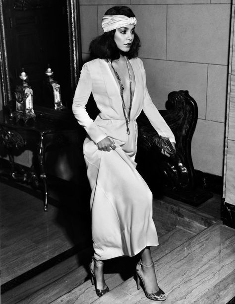 Studio 54 Party, Cher Outfits, Fashion Collection Inspiration, Average Woman, Vintage Editorials, 1970 Dress, Bianca Jagger, 70s Look, 70’s Fashion