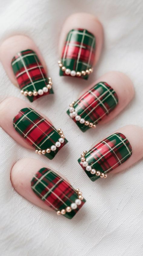 Green Plaid Nail Designs, Red And Green Plaid Nails, Christmas Nails Plaid, Plaid Nails Christmas, Plaid Christmas Nails, Christmas Plaid Nails, Christmas Nail Designs Holiday, Plaid Nail Designs, Christmas Nails Design