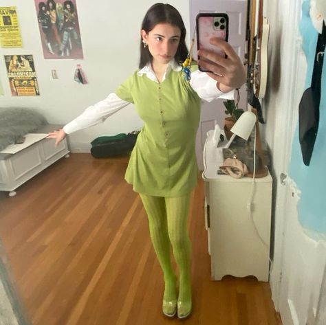 Colorful Tights Outfit, Yellow Tights, Colored Tights Outfit, Tights Outfits, Green Tights, Tall Girl Fashion, Legs Outfit, Tights Fashion, Colored Tights