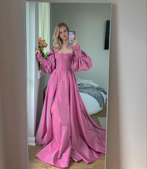 Evening Dress Plus Size, Long Party Gowns, Pleated Party Dress, Pink Square, Long Evening Dress, Evening Dresses Plus Size, Satin Prom Dress, Looks Chic, Prom Dresses Blue