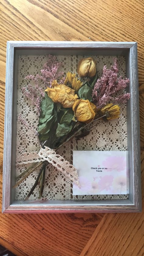 Dried Flowers In Shadow Box Diy, Shadow Box Dry Flower, Shadow Box Flowers Diy, Shadowbox Dried Flowers, Dry Flower Shadow Box Ideas, Dried Flowers Memorial Ideas, Shadow Box Ideas Flowers, Shadow Box With Dried Flowers, Shadow Box Flower Ideas