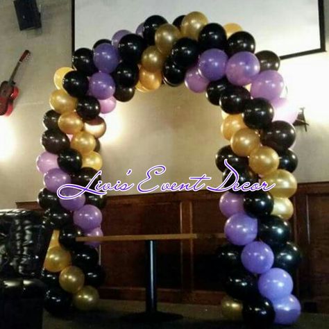 Gold black and purple balloon arch Purple Black And Gold Balloon Arch, Purple Balloons Wallpaper, Purple Gold Party Decorations, Purple Balloon Arch, Balloons Wallpaper, Black And Gold Party Decorations, Crown Centerpiece, Moms 60th, Cheer Banquet