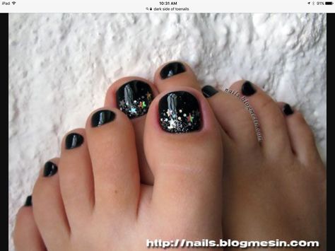 I love stars! Nails Black And Gold, Black Toenails, Blue Toe Nails, Red Pedicure, Red Toenails, Pedicure Designs Toenails, Pedicure Colors, Gel Toe Nails, Pedicure Designs