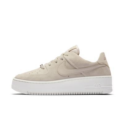 Find the Nike Air Force 1 Sage Low Women's Shoe at Nike.com. Free delivery and returns on select orders. Concept Wardrobe, Air Force 1 Sage Low, Nike Air Force 1 Sage Low, Dance Clothes, Custom Nike, Air Force One, Nike Tennis, Fall Clothing, Sneakers Addict