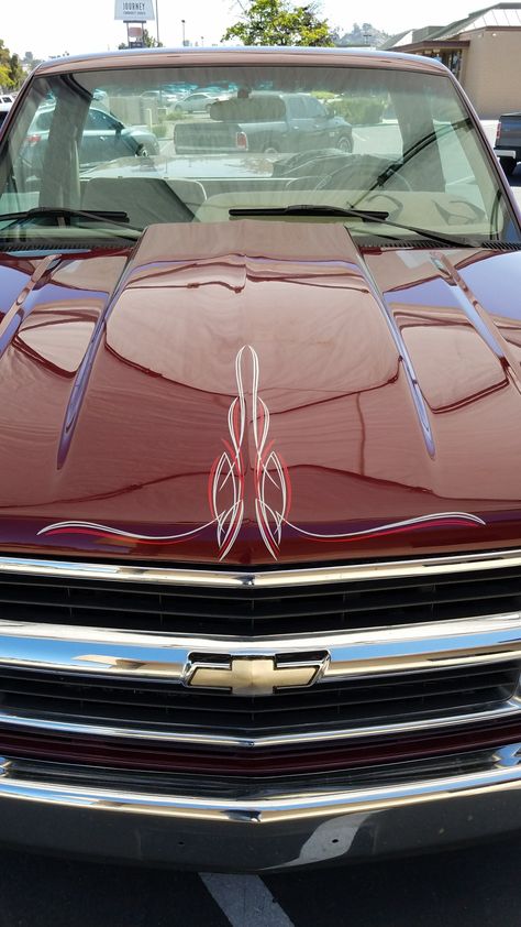 Pinstriping On Trucks, Truck Pinstriping Ideas, Pinstriping Tattoo, Pinstripe Car, Pinstriping Ideas, Car Pinstriping, Sign Painting Lettering, Kustom Paint, Pinstripe Art