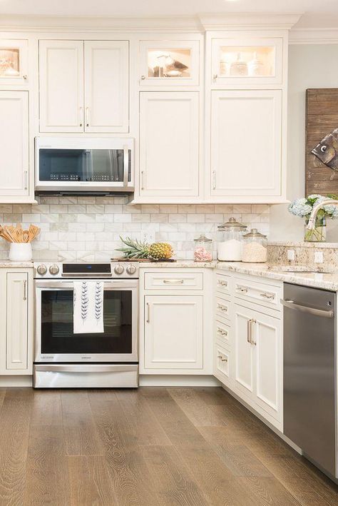 Get the Look for Less: Beachy Traditional – Giani Inc. Off White Kitchen Cabinets, Kitchen With White Cabinets, Model Dapur, Cream Cabinets, Off White Kitchens, Cream Kitchen, Kabinet Dapur, Herringbone Backsplash, U Shaped Kitchen