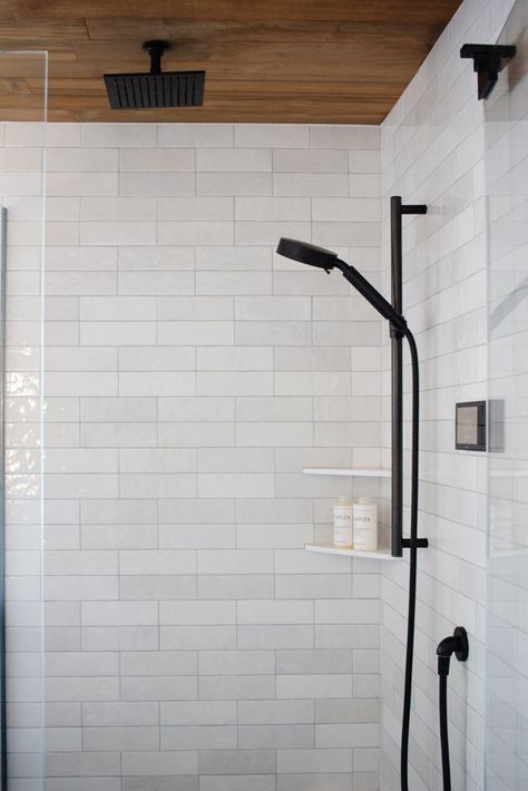 Shower Tile With Black Floor, Shower With Ceiling Tile, White And Black Bathroom With Tub, Bathroom Tile Ceiling, White Farmhouse Shower Tile, Shower Tile Up To Ceiling, Shower And Floor Tile Combo, White Shower Tile Ideas With Accent, Black Floor Shower Tile