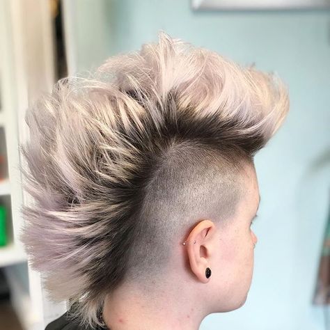 Mohawk Back View, Mohawk Hairstyles Men Long, Long Mowhak Hairstyle, Punk Undercut, Pompadour Mohawk, Mowhak Hairstyle, Shaved Mohawk, Women Mohawk, Men Haircut Ideas