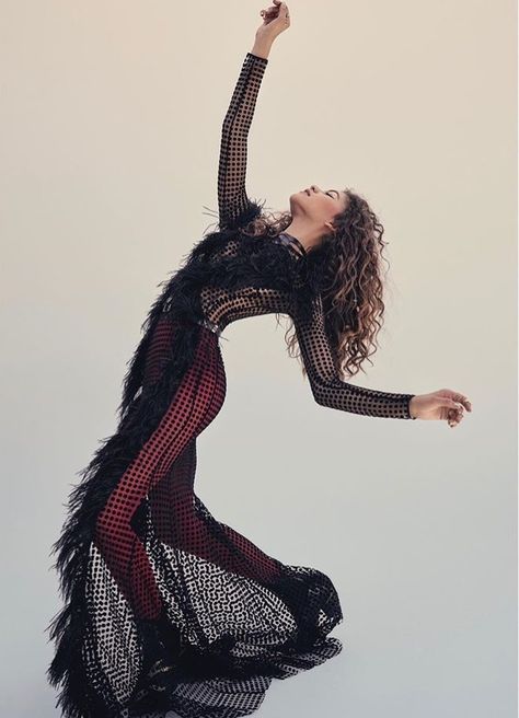 Zendaya Zendaya Fashion, Zendaya Photoshoot, Vogue Poses, High Fashion Poses, Zendaya Outfits, Zendaya Style, Glamour Uk, High Fashion Editorial, Photographie Portrait Inspiration