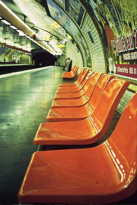 paris metro ..the best! Underground Subway, Art Parisien, Metro Paris, Metro Subway, Paris Metro, Subway Station, U Bahn, Metro Station, Urban Photography