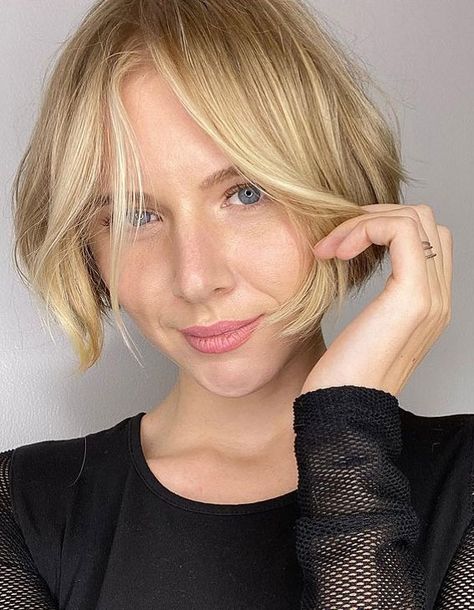 Short Feminine Haircuts, Cute Short Natural Hairstyles, Haircut Ideas Brown Hair, Short Natural Hairstyles, Classic Bob Haircut, Shag Cut, Bob Haircut Ideas, Ideas Haircut, Hair Dye Ideas