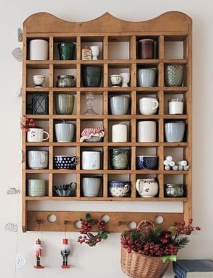 Cofee Bar, Tea Cup Display, Cocina Ideas, Extravagant Homes, Coffee Mug Display, Mug Storage, House Shelves, Mug Display, Kitchen Pantry Design