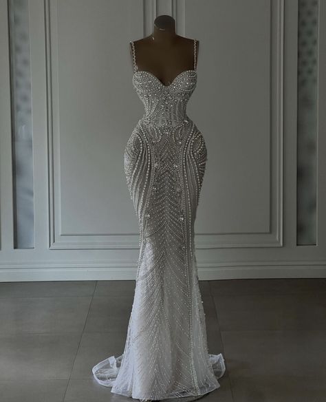 Strap Prom Dress, Wedding Dress Sleeveless, Extravagant Wedding Dresses, Glam Wedding Dress, Wedding Dress Gallery, Classy Prom Dresses, Pretty Wedding Dresses, Spaghetti Strap Prom Dress, Fancy Wedding Dresses