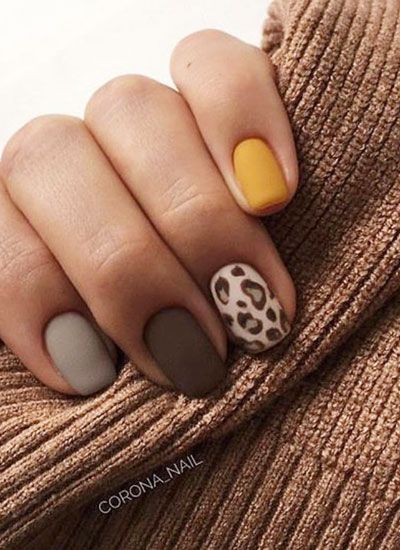 Brown And Yellow Nails Design, Nail Art For Autumn, Nails Design Brown Color, Matt Autumn Nails, Autumn Animal Print Nails, Unique Fall Nails 2023, Fall Nails With Yellow, Yellow Fall Nails Design, Autumn Manicure Fall Nails Ideas