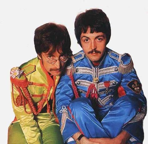 ♥♥John W. O. Lennon♥♥ ♥♥J. Paul McCartney♥♥ Beatles Quotes, Sgt Peppers Lonely Hearts Club Band, John Lennon Paul Mccartney, Music Genius, Beatles Love, Lennon And Mccartney, Beatles Photos, Beatles Pictures, Sgt Pepper