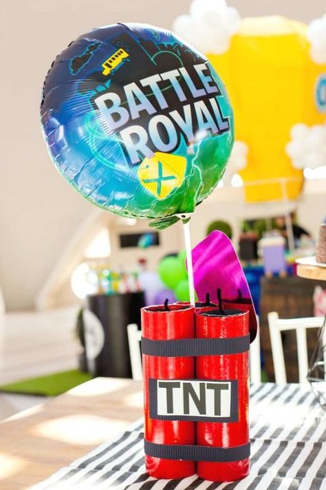 Fortnite Centerpieces Ideas Diy, Fortnite Birthday Centerpieces Ideas, Fortnite Centerpieces Ideas, Fortnite Centerpieces, Fortnight Birthday Party Ideas, Fortnite Birthday Decorations, Sweet16 Party Ideas, Fortnite Party Decorations, Fortnite Birthday Party Ideas