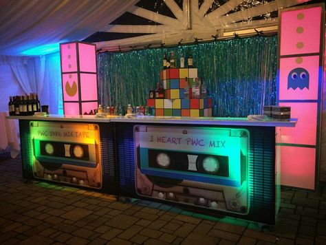 An '80's themed event deserves this '80's themed DJ booth!   Picture courtesy of @loungeitup (IG) Dj Set Up Aesthetic, 80s Dj Booth, 80s Hair Band Party Decorations, Dj Booth Decor, Dj Booth Ideas, Festival Themed Party, 80s Birthday, 80s Party Decorations, 80s Birthday Parties