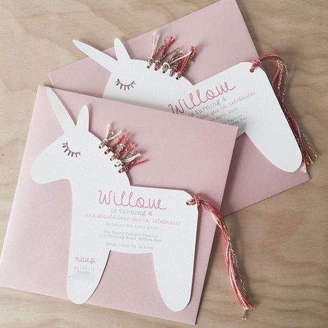 6 Unicorn Party Invitation Ideas - The Children's Planner Animal Themed Birthday Party, Unicorn Birthday Outfit, Unicorn Party Invites, Anniversaire Diy, Unicorn Themed Birthday Party, Unicorn Birthday Party Invitation, Diy Invitation, Unicorn Card, Unicorn Party Favors