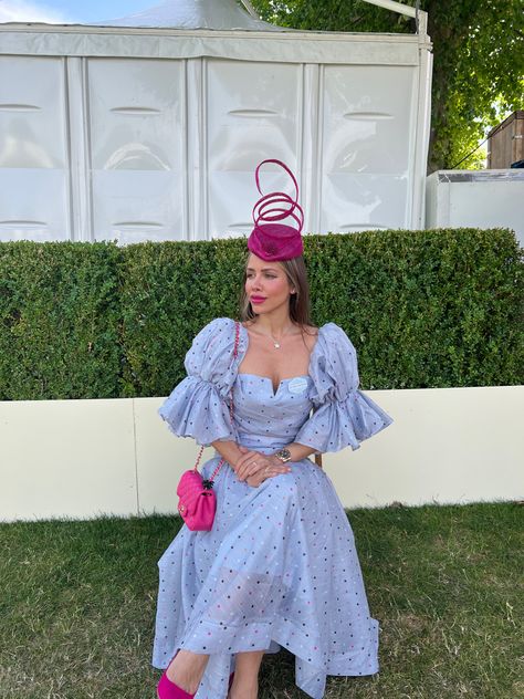 Royal Ascot Ladies Day Outfits, Royal Ascot Outfits Women, Fascinator Hats Wedding Guest, Derby Dresses And Hats Outfit, Derby Outfits For Women Classy, Royal Ascot Outfit, Wedding Guest Hats, Ladies Day Outfits, Royal Ascot Fashion