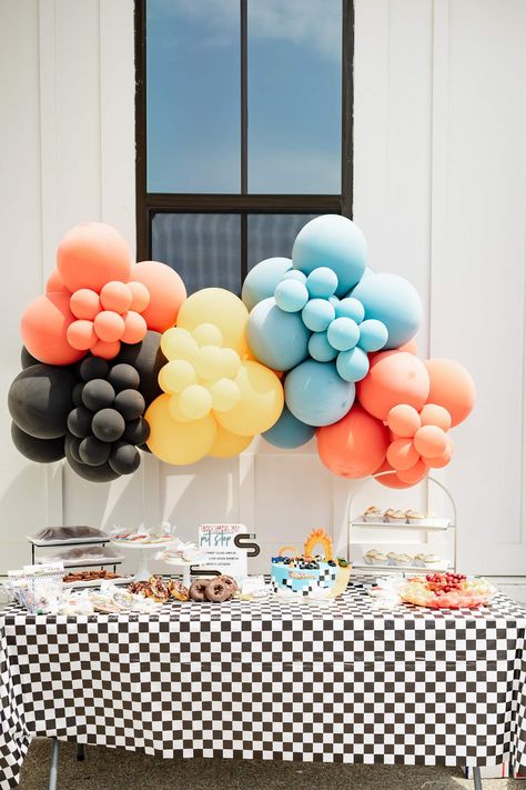 Simple Monster Truck Party, Monster Truck Donut Party, Hot Wheels Bday Party Ideas, Wheelies And Donuts Birthday, Hot Ones Party, Hot Wheels Food Ideas, Modern Monster Truck Party, Monster Jam Balloon Arch, Hot Wheels Birthday Party Decorations