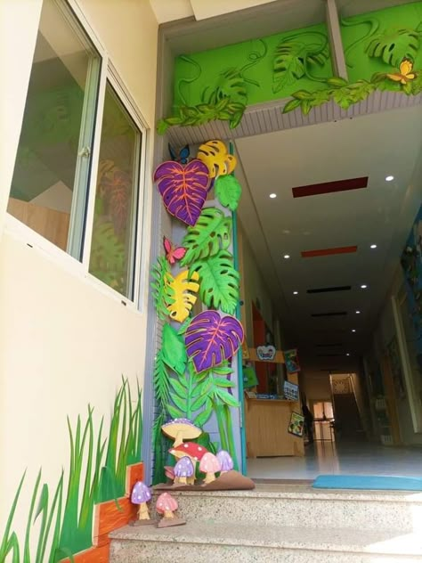 School Gate Decoration Ideas, School Exhibition Decoration Ideas, Art Exhibition Decoration Ideas, School Entrance Decor Ideas, Sharing The Planet Pyp, Exhibition Decoration Ideas, School Decorations Ideas, Diy Kids Art Display, Decorations With Paper