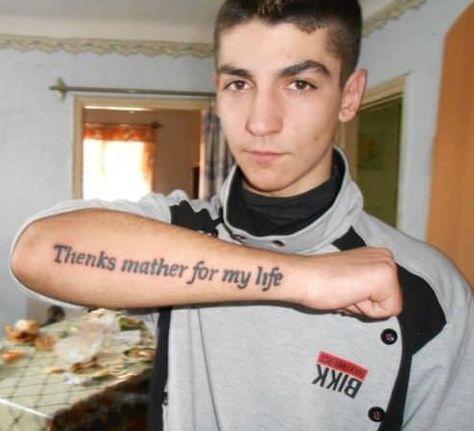 The guy with the world’s worst Mother’s Day present: | 35 People That Will Make You Feel Better About Your Life Choices Tattoos After Pregnancy, Misspelled Tattoos, Tattoos Gone Wrong, Abgedrehter Humor, Tattoo Artists Near Me, Spelling Mistakes, Epic Tattoo, Tattoo Fails, Bad Tattoos