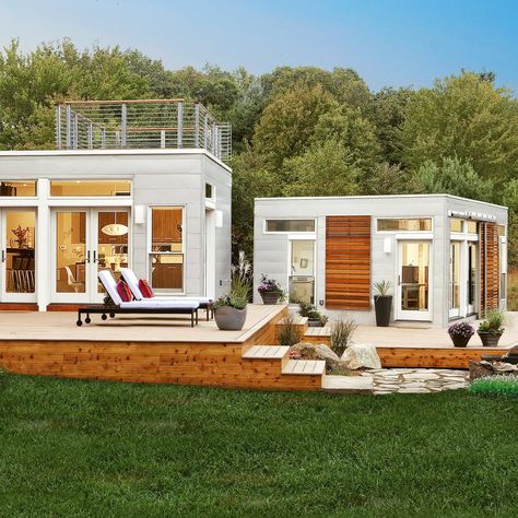 Modular homes that can be combined in any way- great for multi-family retreats. Modular House Plans, Affordable Prefab Homes, Modern Modular Homes, Deck And Patio, Tiny House Village, Tiny House Exterior, Pod House, Accessory Dwelling Unit, Casa Country