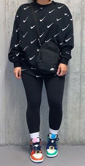 Girly Jordan Outfits, Comfy Bar Outfit, Nike Joggers Outfit Women, Sneaker Outfits Black Women, Nubian Style, Cute Athleisure Outfits, Black Sweatshirt Outfit, Athleisure Outfits Fall, Joggers Outfit Women