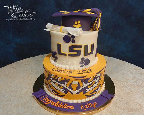 LSU Graduation cake by www.WhoMadeTheCake.com. #GraduationCake #LSUCake #LSUGraduationCake #HoustonGraduationCakes Lsu Graduation Cake, Lsu Themed Graduation Party, Lsu Graduation Party, Lsu Cake, Lsu Graduation, Grad Dinner, Graduation Board, Winter Cakes, Graduation Boards