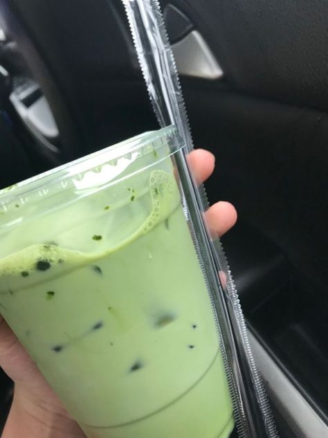 Minuman Green Tea, Minuman Macha, Greentea Drink Aesthetic, Matcha Coffee Latte, Green Tea Aesthetic, Macha Latte, Matcha Latte Aesthetic, Drinking Green Tea, Green Drink