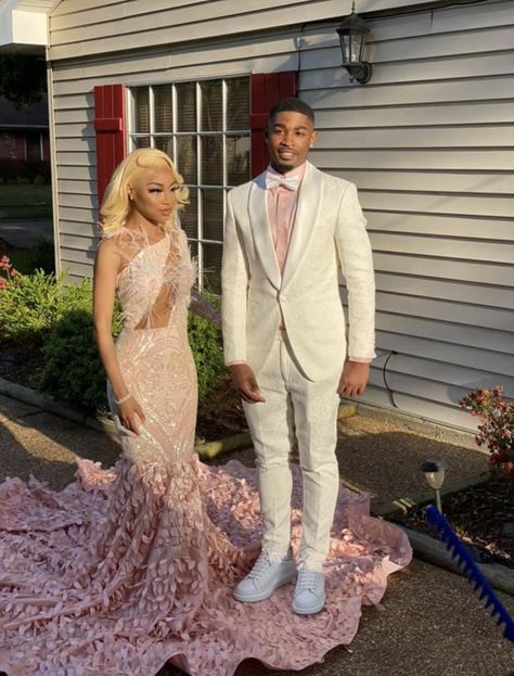 White And Pink Prom Couple, Matching Pink Prom Outfits, Pink Prom Black Couple, Prom Outfits For Guys Pink, Couple Prom Outfits Ideas, Pink Prom Dresses Couple, Prom Couples Outfits Pink, Pink Prom Suits For Men, Pink Prom Outfits For Couples