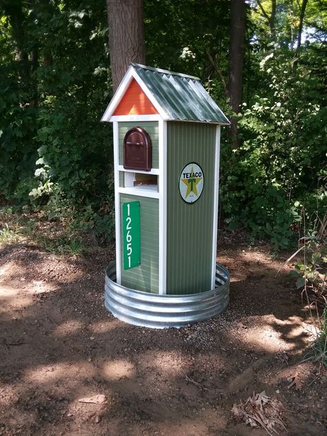 Rural mailbox Country Mailbox, Cool Mailboxes, Rural Mailbox, Diy Mail, Vintage Mailbox, Mailbox Ideas, Custom Mailboxes, Mail Boxes, Pony Express