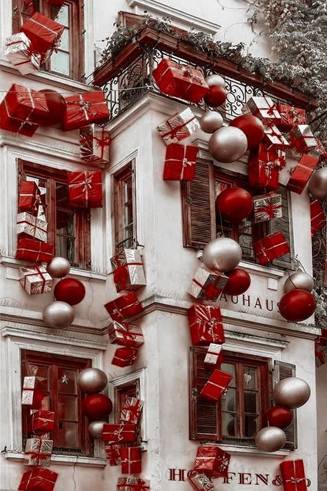 Christmas Widgets Red And White, White And Red Christmas Aesthetic, Winter Red Aesthetic, Red And White Christmas Wallpaper, Red And White Christmas Aesthetic, Dark Red Christmas Aesthetic, Red Winter Aesthetic, Christmas Astetic, Red Aesthetic Christmas