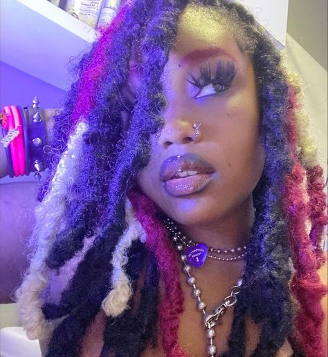 Colorful Faux Locs, Poc Pfps, Y2k Hairstyles, Faux Locs Hairstyles, Dyed Hair Inspiration, Dye My Hair, Locs Hairstyles, Black Hairstyles, Baddie Hairstyles