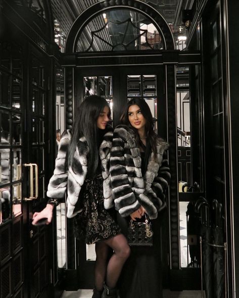 #winter #style #girls #london #besties #ootd #fur #coat #chinchilla Chinchilla Fur Coat, Chinchilla Coat, Chinchilla Fur, Winter Style, Fur Coat, Ootd, London