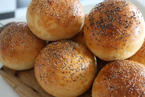 Hamburger Bun, Bread Recipes, Soup Recipes, Sandwiches, Dessert Recipes, Food And Drink, Bread, Baking, Ska