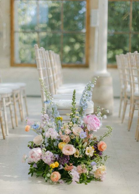 Spring wedding at Kew Gardens — Blume | Design & Floristry Studio Aisle Meadows, Garden Party Aesthetic, Flower Meadows, Garden Wedding Flowers, Garden Party Theme, Wedding Floral Decor, Aisle Flowers, Wedding Arch Flowers, Floral Business