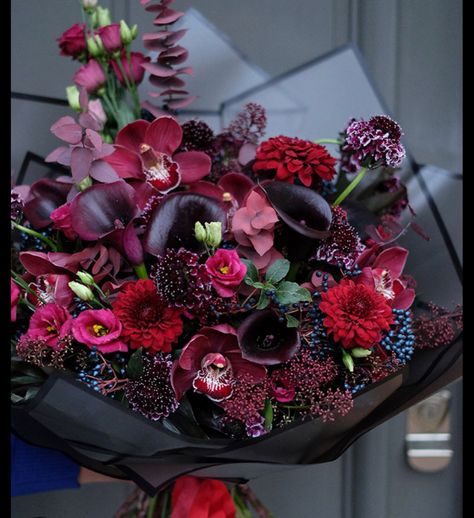 Dark Red Wedding, Purple Colour Flowers, Red Bridal Bouquet, Bouquet Bag, Graduation Flowers, Colour Flowers, Luxury Flower Bouquets, Red Bouquet Wedding, Red Bouquet