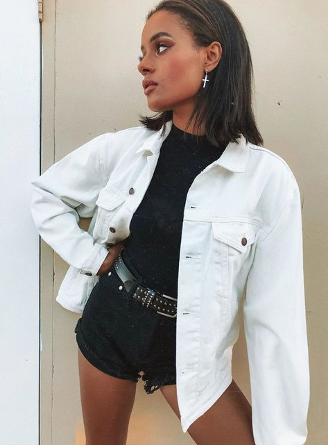 White Denim Jacket Outfit, Western Denim Jacket, Denim Jacket Outfit, White Jean Jacket, Look Retro, Jeans Outfit Casual, Western Jacket, White Denim Jacket, Jacket Denim