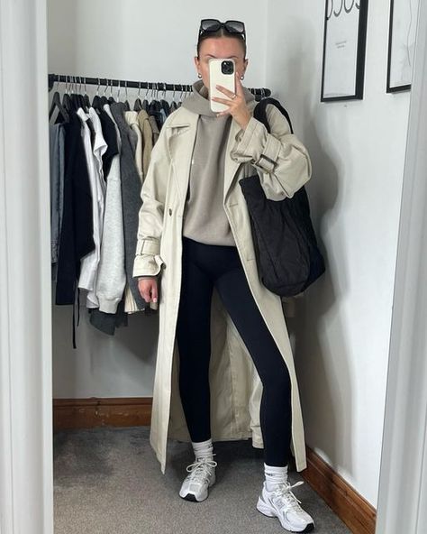 Casual Trench Coat Outfit, Fall Outfit Trends, Fall Clothes For Women, Trench Outfit, Coat Outfit Casual, Sporty Chic Outfits, Back To Uni, Outfit Sporty, Outfits Sporty