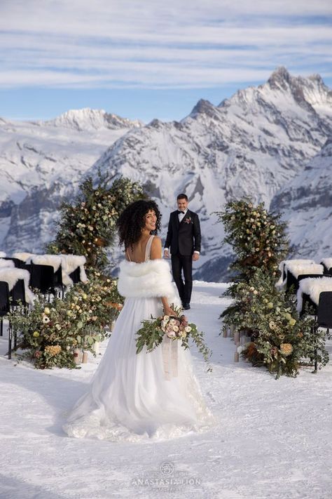 Winter Wedding Mountains Snow, Winter Wedding Venue Decorations, Weddings In The Snow, Winter Wedding With Snow, French Alps Winter Wedding, Winter Wedding Venue Snow, Winter Wedding Switzerland, Snow Wedding Venues, Snow Wedding Aesthetic