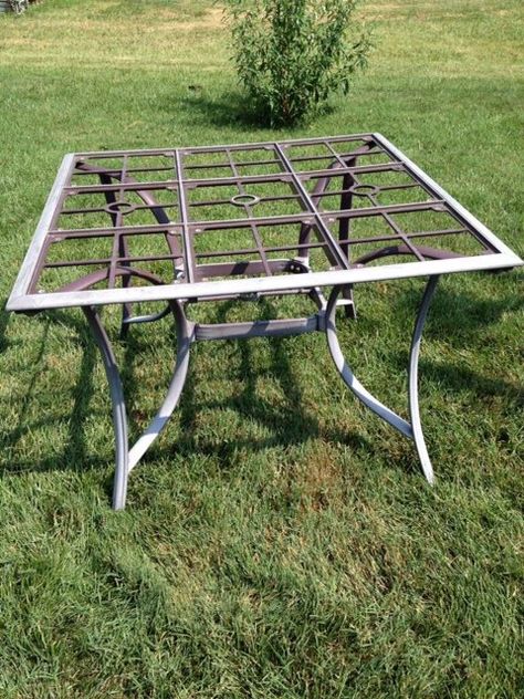 New Life to Dead Patio Furniture Tile Patio Table, Painting Patio Furniture, Rustoleum Paint, Patio Furniture Makeover, Reuse Ideas, Metal Patio Furniture, Painted Patio, Backyard Diy, Furniture Design Wooden