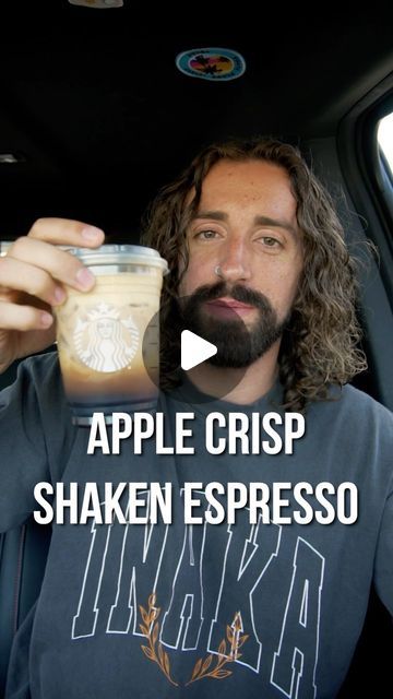 Alex Moe on Instagram: "Apple Crisp Shaken Espresso🍎 ~~~~~Approximate Macros~~~~~ Protein: 1g/ Carbs:13g/Fat:2g SUGAR: 10g Caffeine: ~225mg ‼️75 Calories‼️ • Apple crisp! Crazy enough the apple brown sugar syrup does have a *crisp* taste to it! If you’re an apple fan this one’s for you. • ✅HOW TO ORDER✅ • 1️⃣Ask for a GRANDE Shaken Espresso with NO CLASSIC 2️⃣Ask to sub for ALMOND MILK 3️⃣Ask for TWO pumps of brown sugar syrup 4️⃣Ask for ONE pump of apple brown sugar syrup 5️⃣Add one zero cal s Oat Milk Shaken Espresso, Brown Sugar Shaken Espresso, Apple Brown Sugar, Shaken Espresso, Healthy Starbucks Drinks, Brown Sugar Syrup, Healthy Starbucks, Premier Protein, National Coffee Day