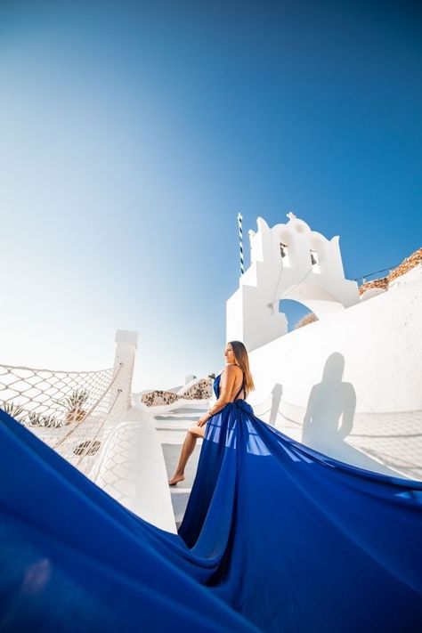 Santorini Greece Photoshoot, Aesthetic Santorini, Santorini Photographer, Flying Dress, Dress Photoshoot, Red Beach, Photography Basics, Feeling Confident, Beautiful Places On Earth