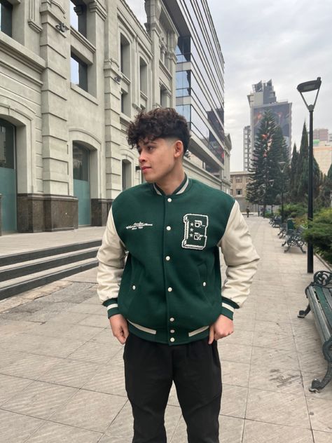 Letterman Jacket Outfit, Outfits For Teenage Guys, Green Varsity Jacket, Senior Jackets, Teenage Guys, Cool Outfits For Men, Letterman Jacket, Style Summer, Jacket Outfits