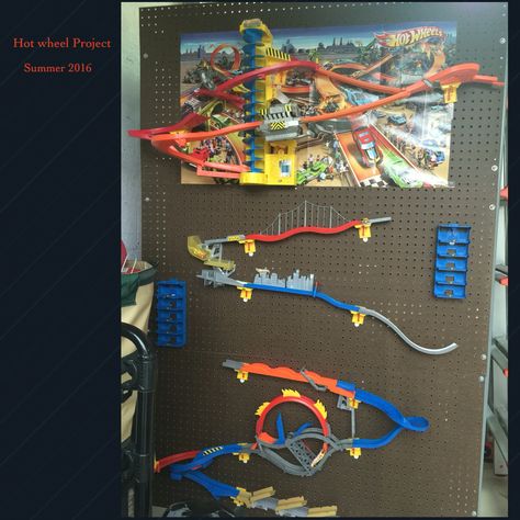 Hotwheels Organization Ideas, Hot Wheel Tracks Ideas, Hot Wheel Wall Track, Hot Wheels Playroom, Hot Wheels Storage Ideas Track, Hot Wheels Track Storage, Hot Wheels Bedroom, Hot Wheels Wall Tracks, Hot Wheels Wall